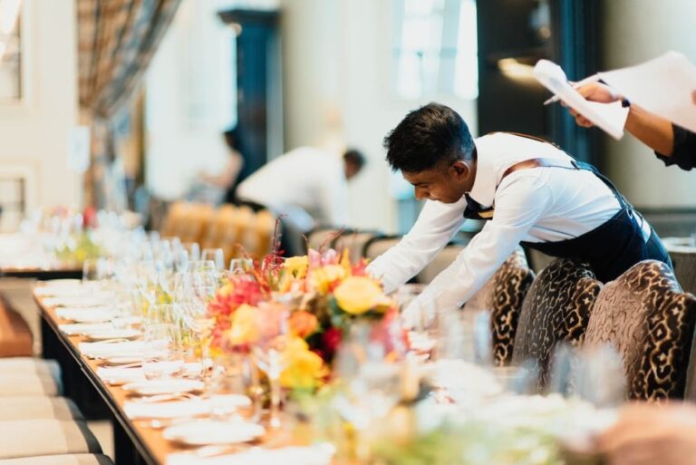 waiter-large-table-setting