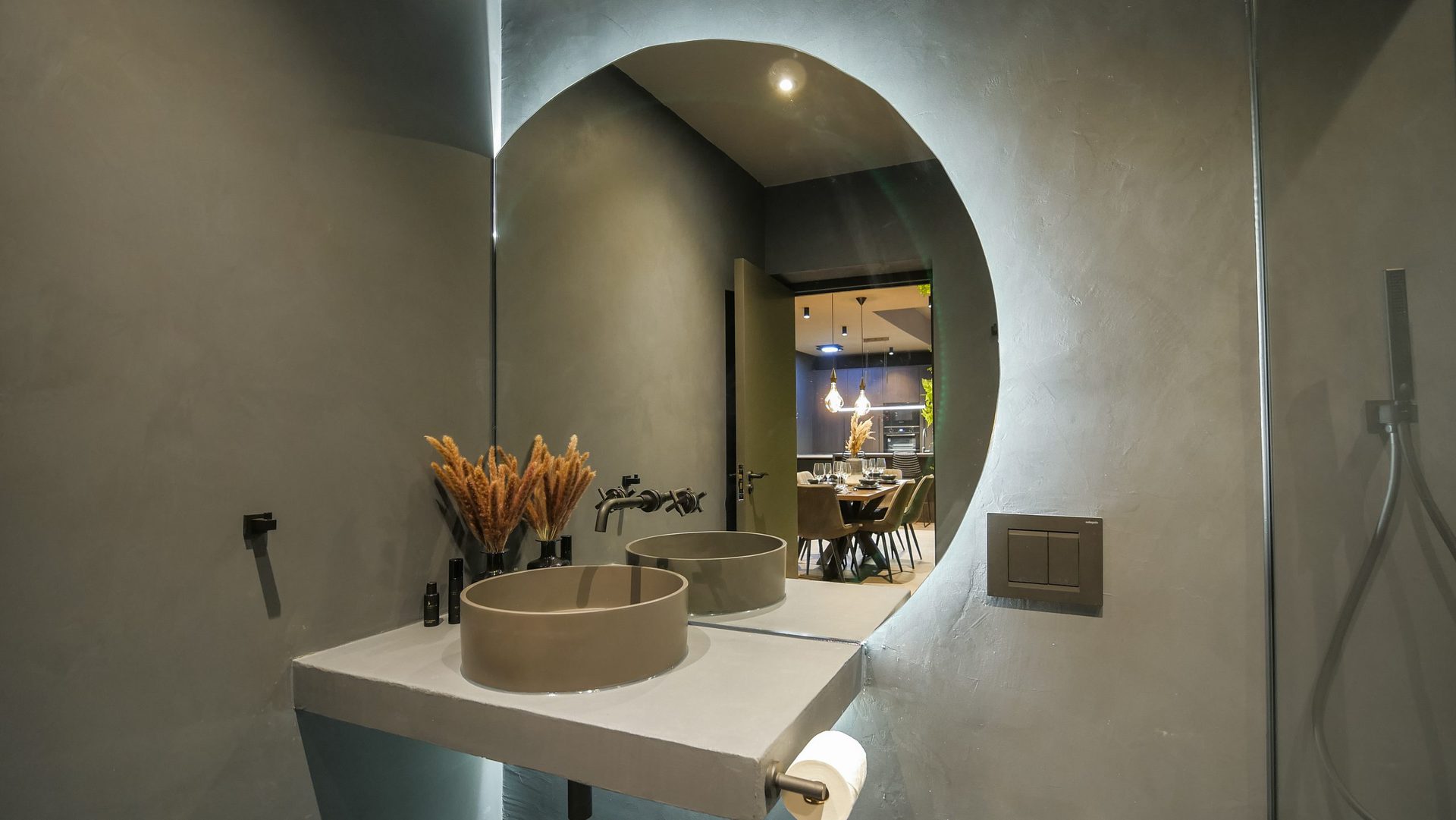 midnight-boutique-bathroom