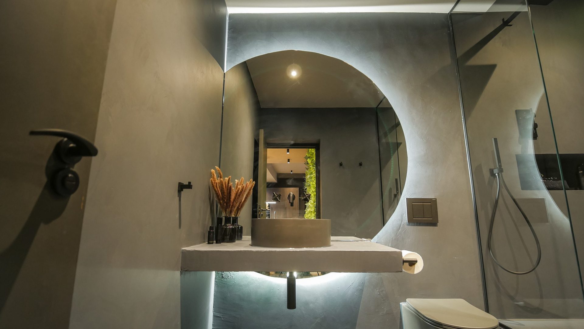 midnight-boutique-bathroom