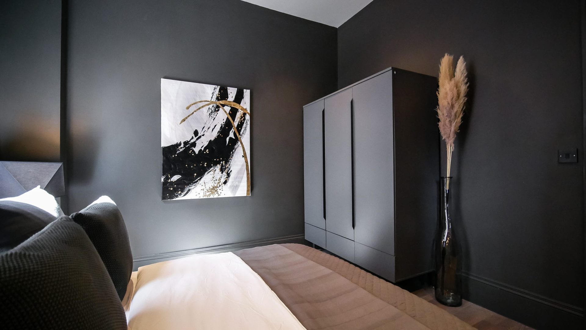 midnight-boutique-bedroom