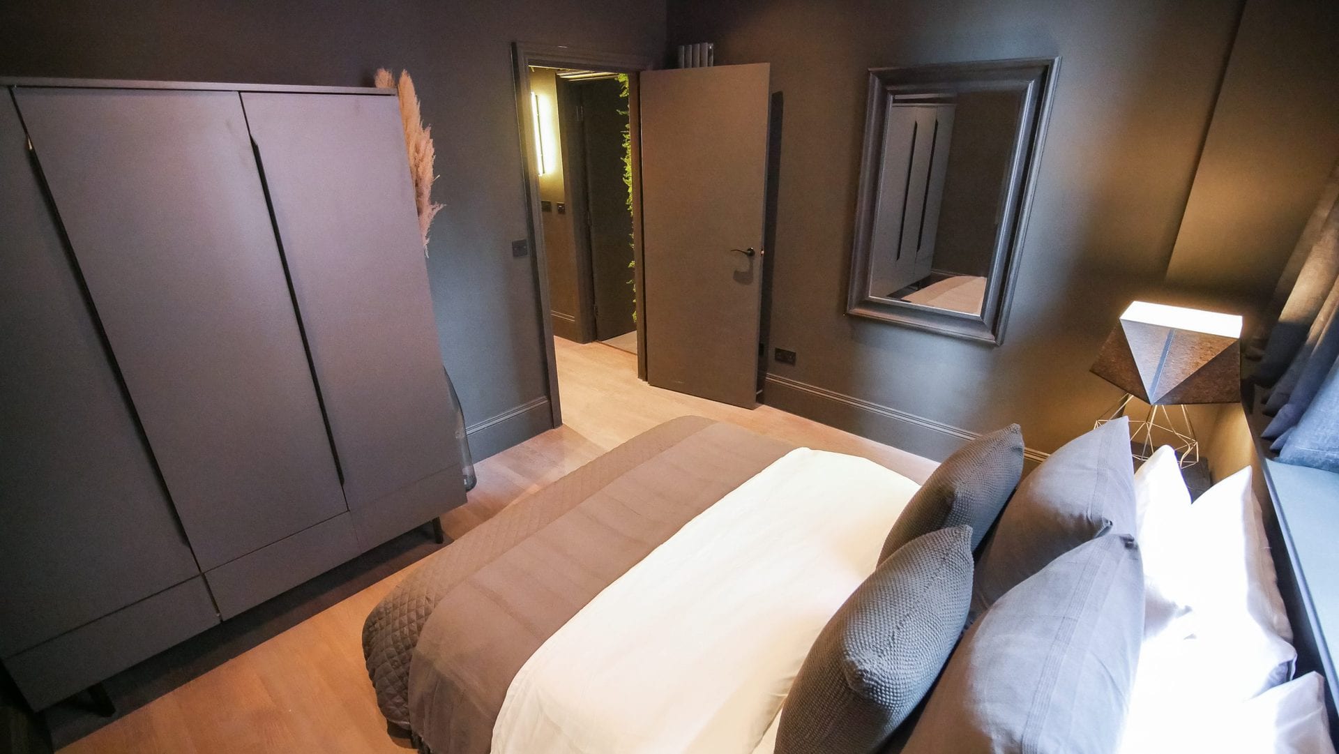 midnight-boutique-bedroom