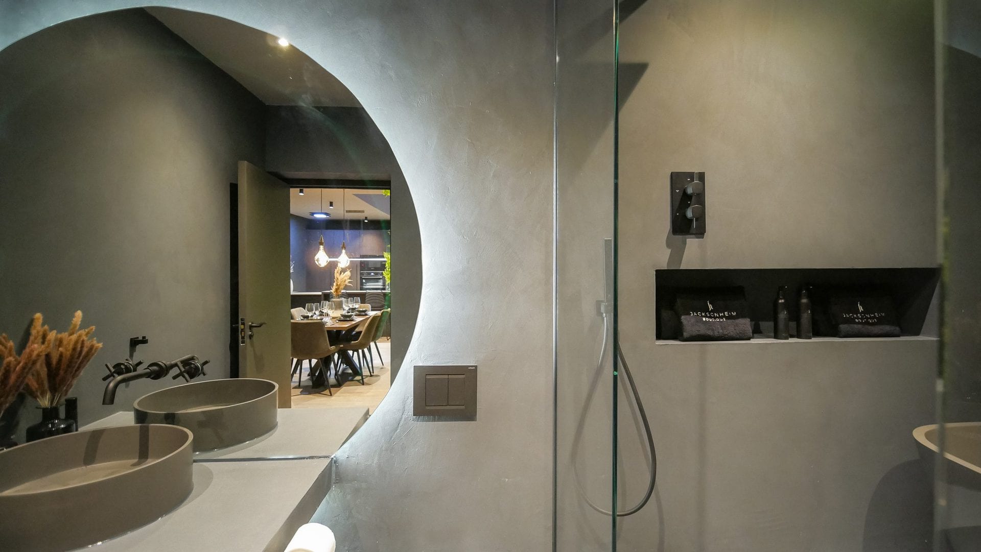 midnight-boutique-bathroom