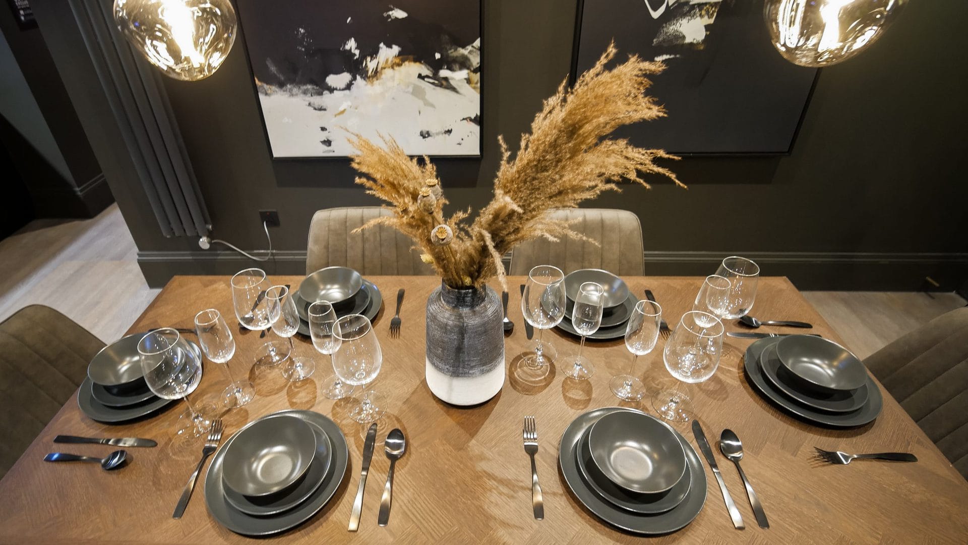 midnight-boutique-dining-table