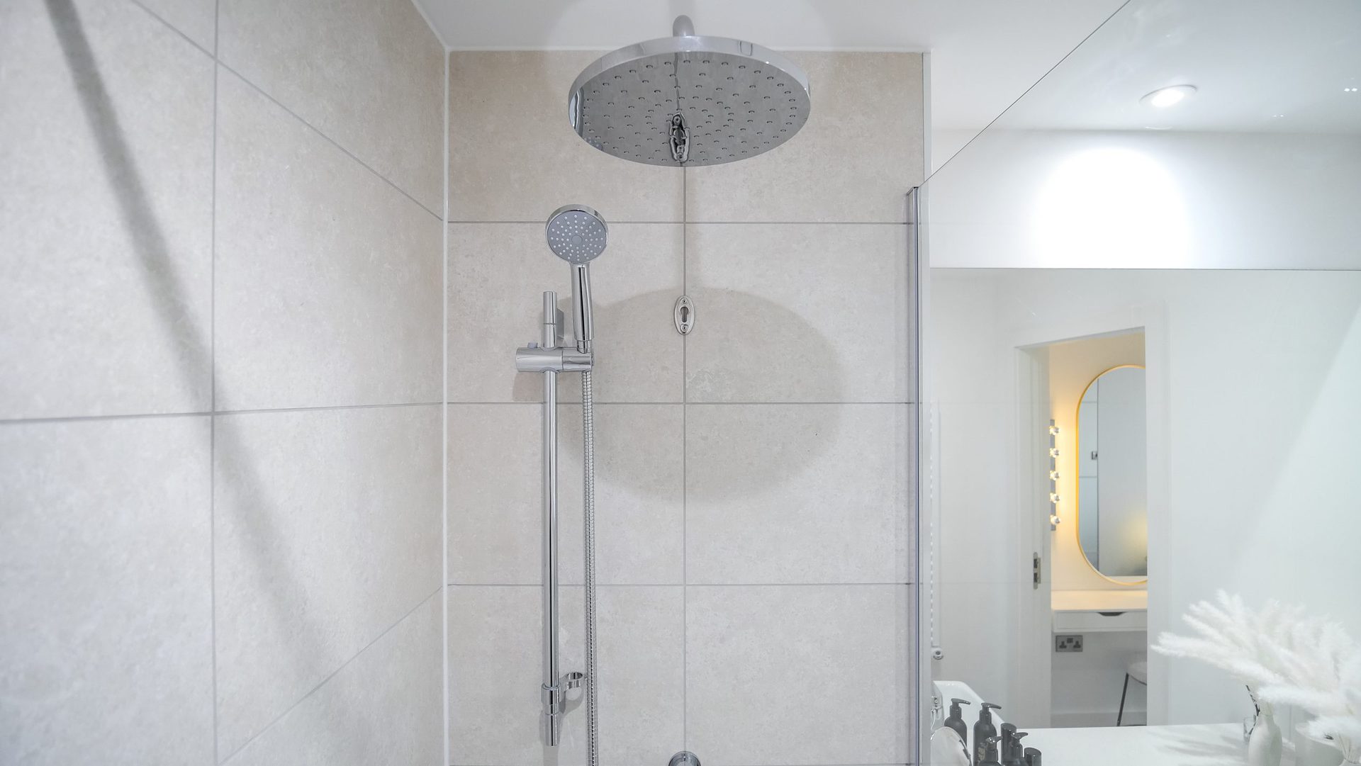 oxygen-skyline-penthouse-shower