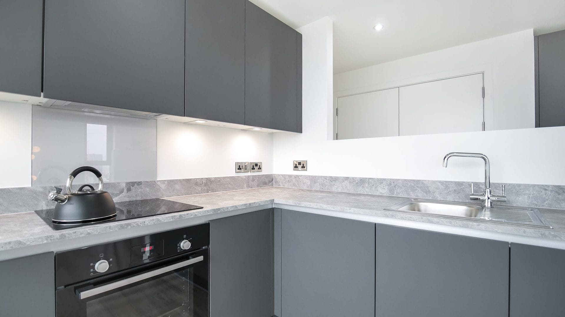 oxygen-skyline-penthouse-kitchen