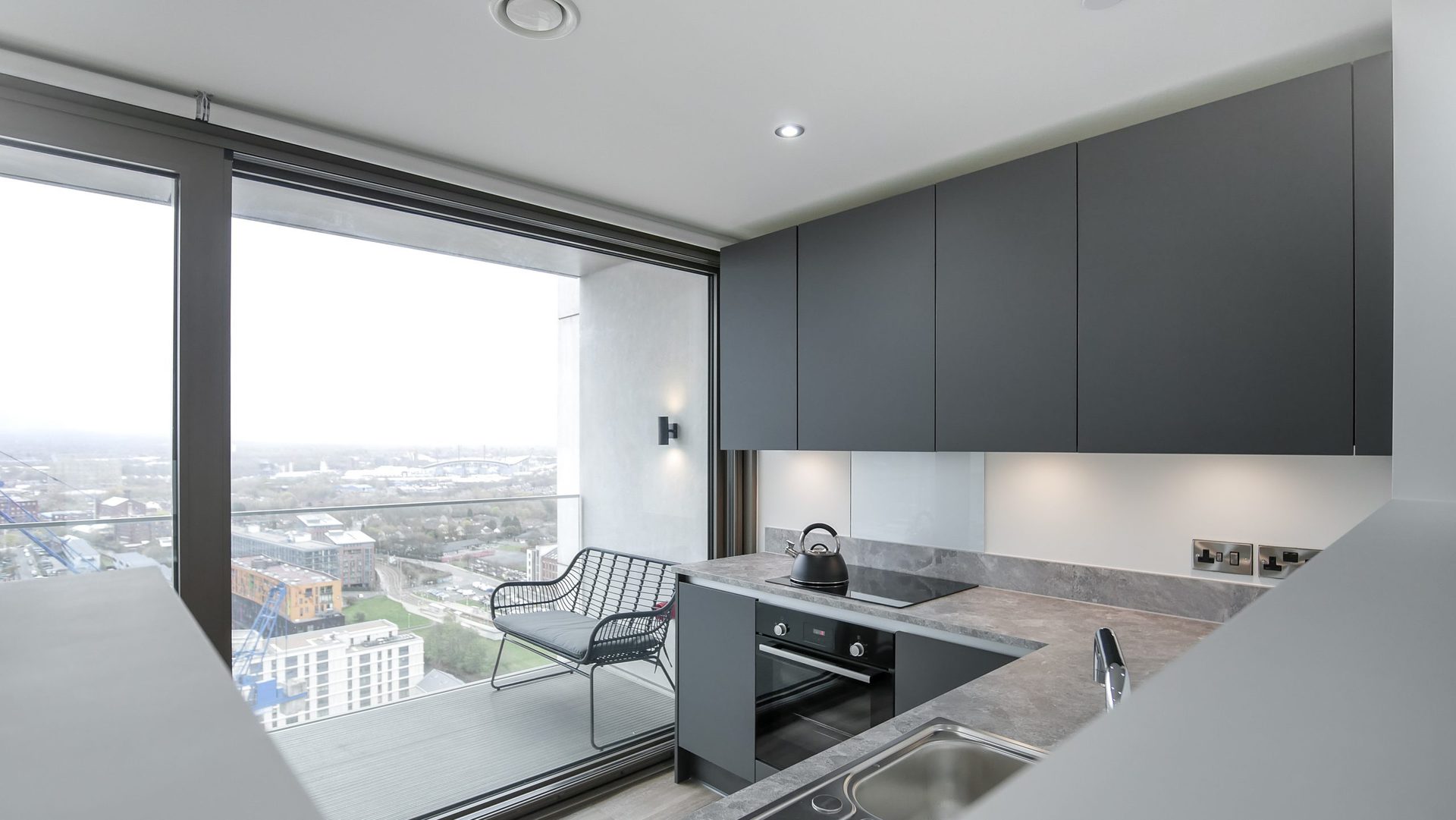 oxygen-skyline-penthouse-kitchen