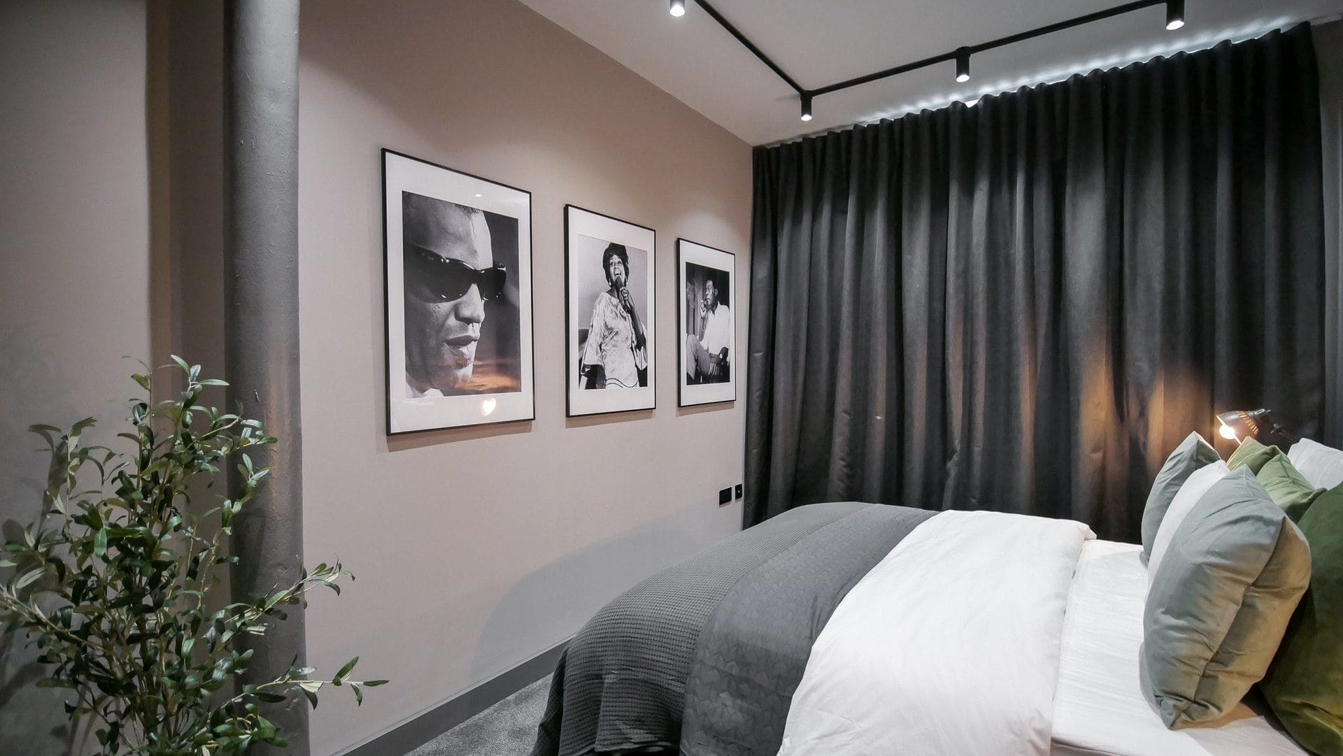 manhattan-boutique-bedroom