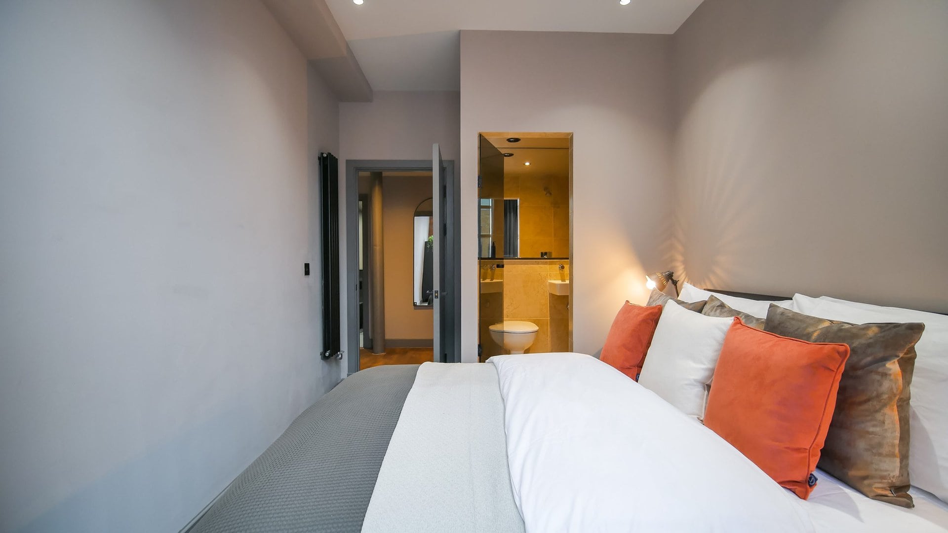 manhattan-boutique-bedroom