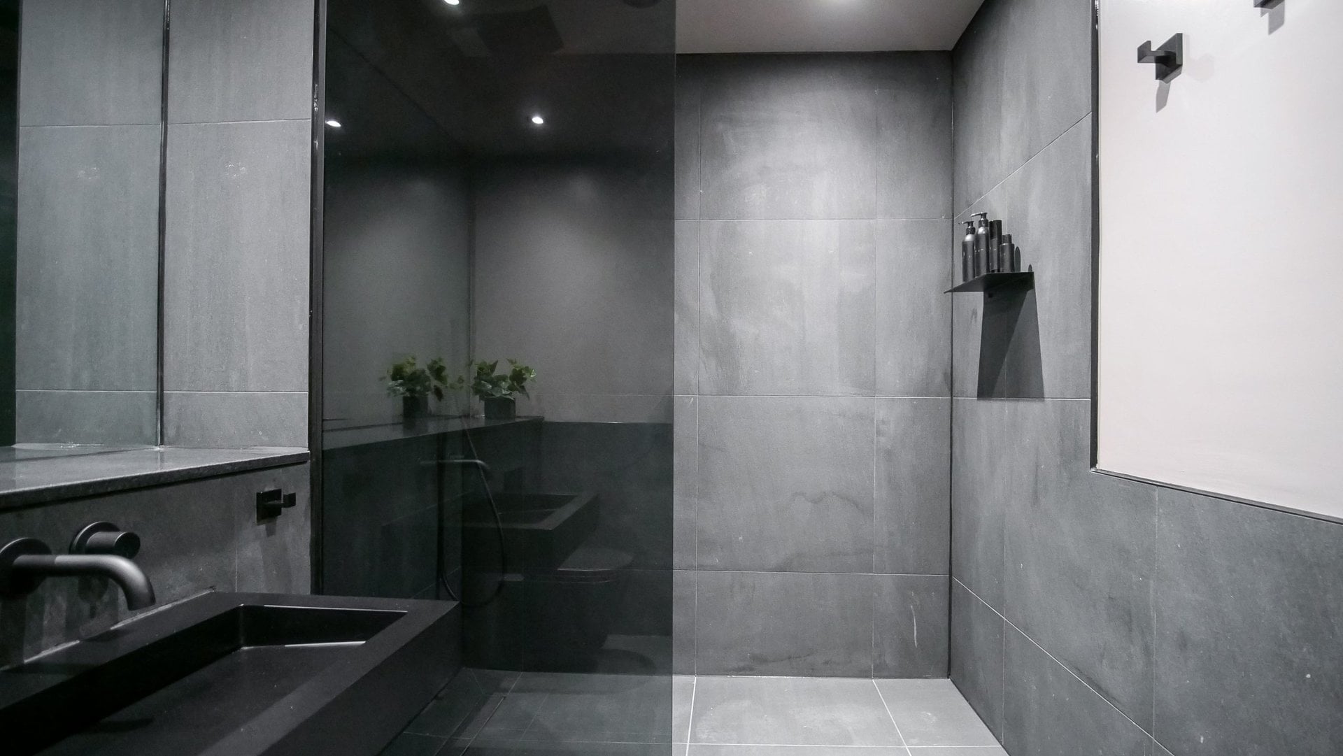 manhattan-boutique-bathroom