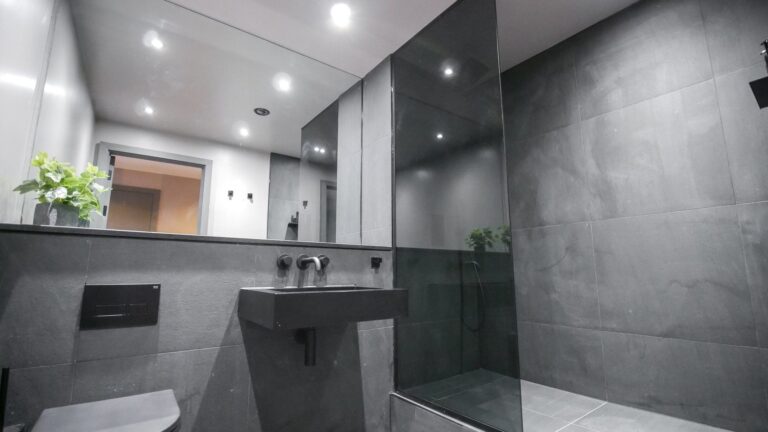manhattan-boutique-bathroom