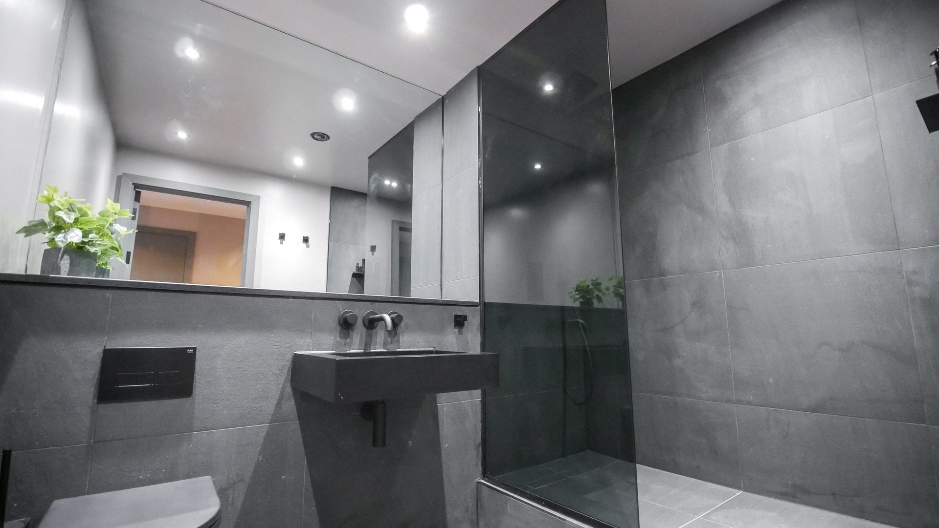 manhattan-boutique-bathroom