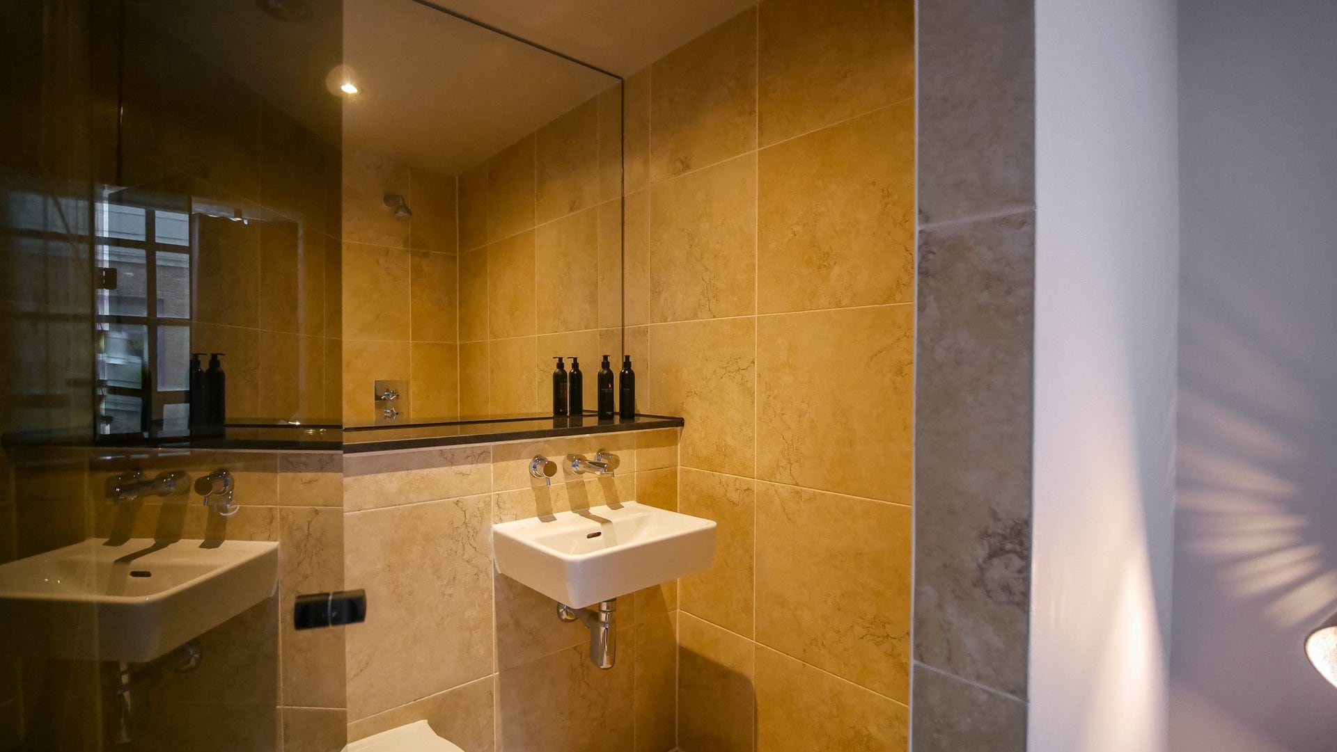 manhattan-boutique-en-suite-bathroom