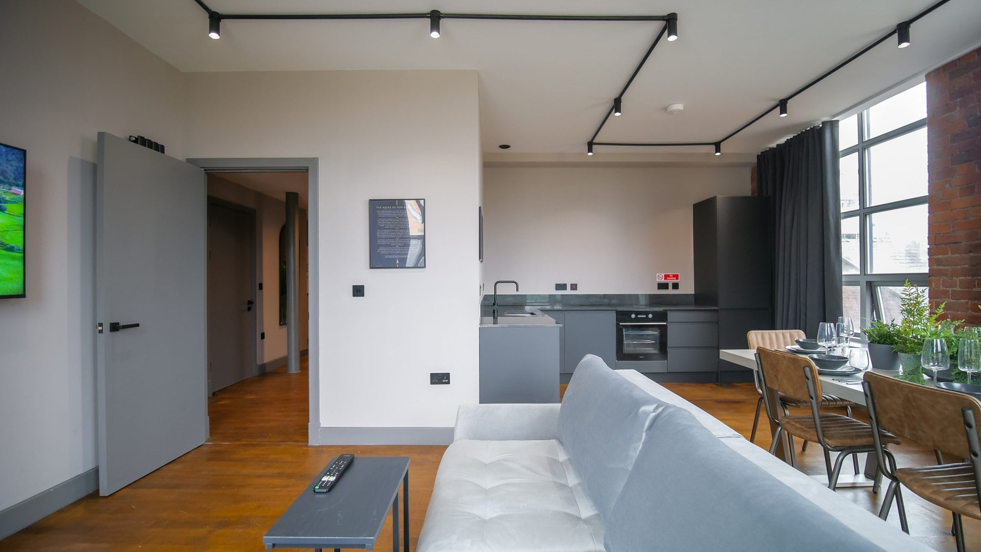 manhattan-boutique-open-plan